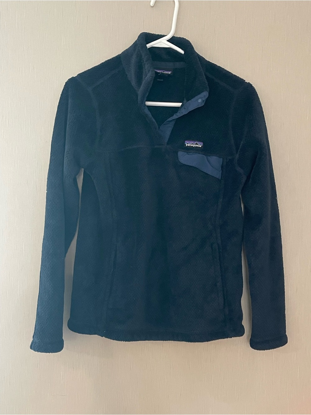 Patagonia medium Women's Navy Fleece Pullover Sweater